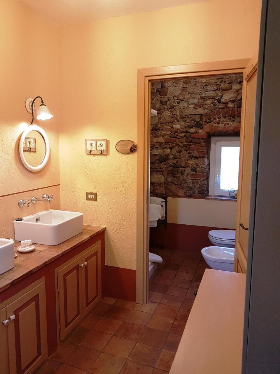 B&B La Cascina Di Monia E Mario Borgo Ticino 外观 照片