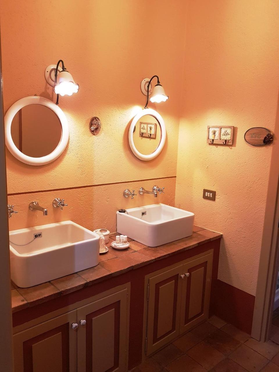 B&B La Cascina Di Monia E Mario Borgo Ticino 外观 照片