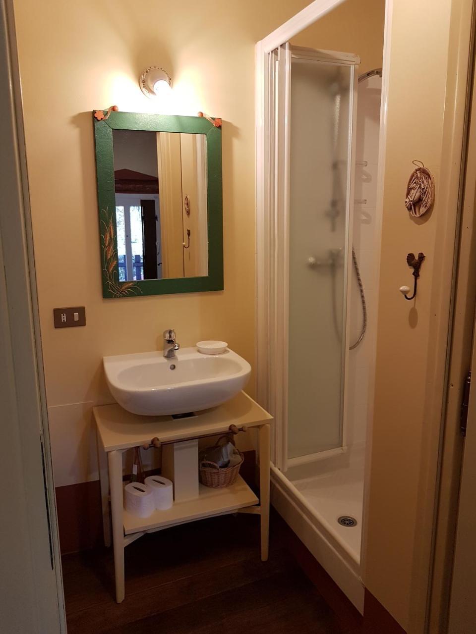 B&B La Cascina Di Monia E Mario Borgo Ticino 外观 照片
